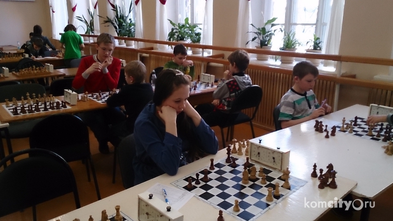 Второе место завоевали комсомольские шахматисты на краевом турнире “Белая ладья”