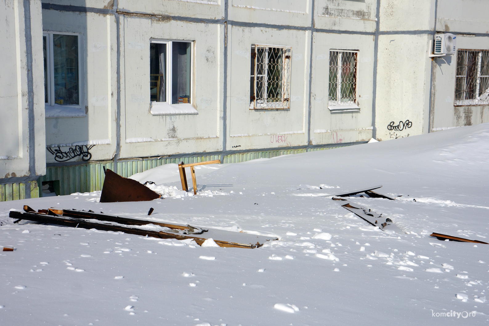 Во время пожара в многоэтажке погиб человек