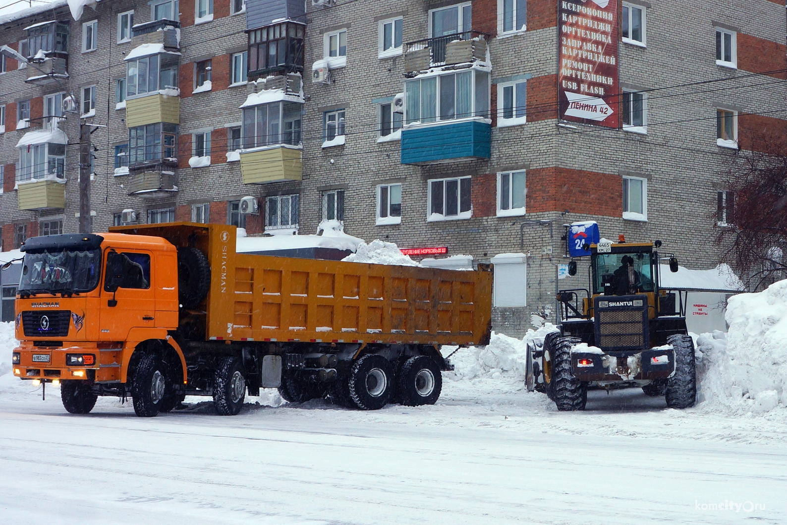 Снег продолжат вывозить с теневых сторон городских улиц