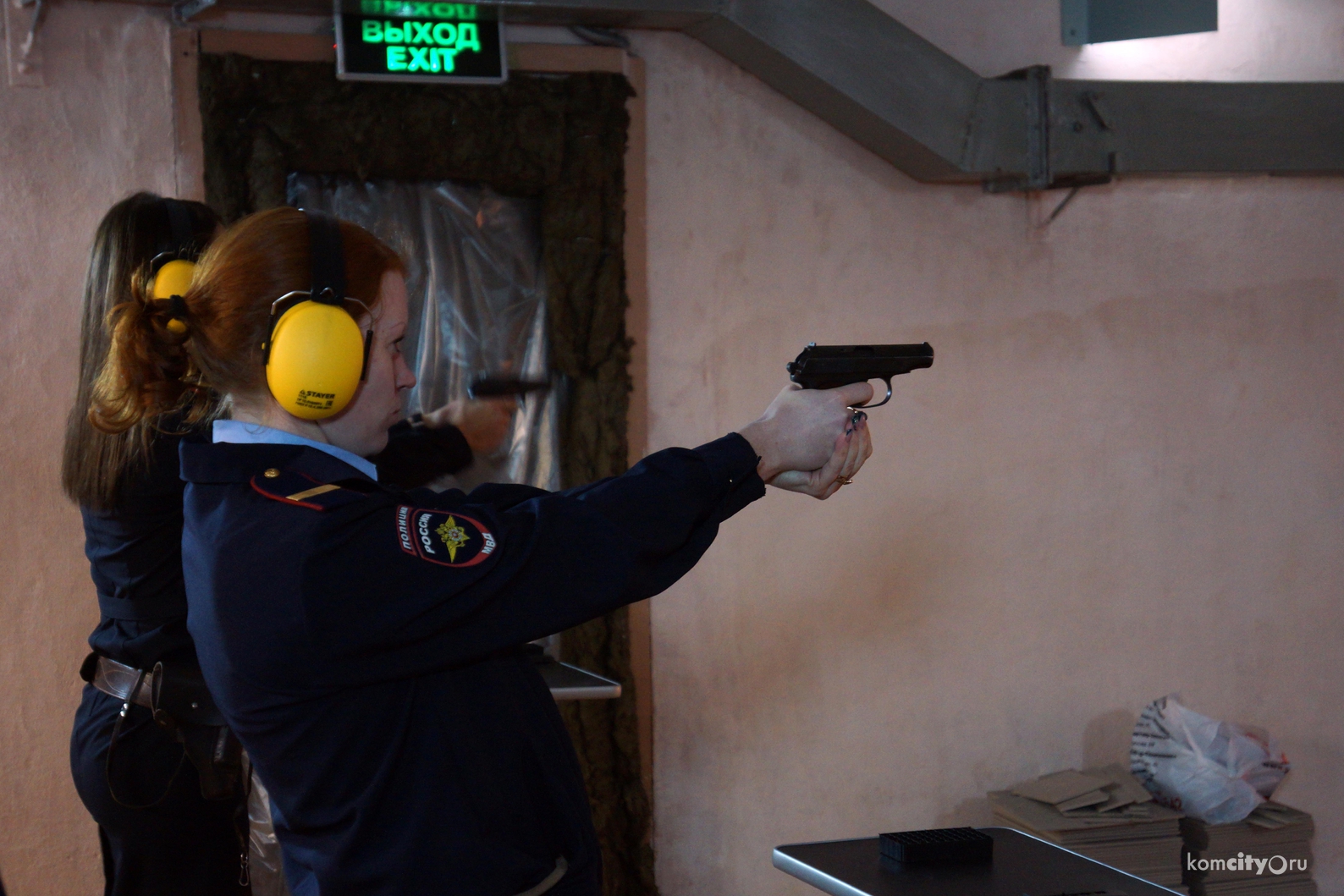 В Комсомольске прошли соревнования по стрельбе из боевого оружия среди сотрудниц полиции (Видео)