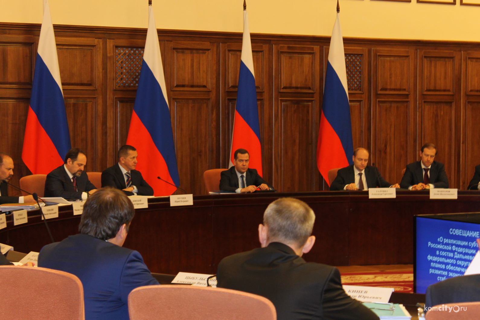 Дмитрий Медведев на совещании в Хабаровске потребовал закрыть проблему выплат подтопленцам