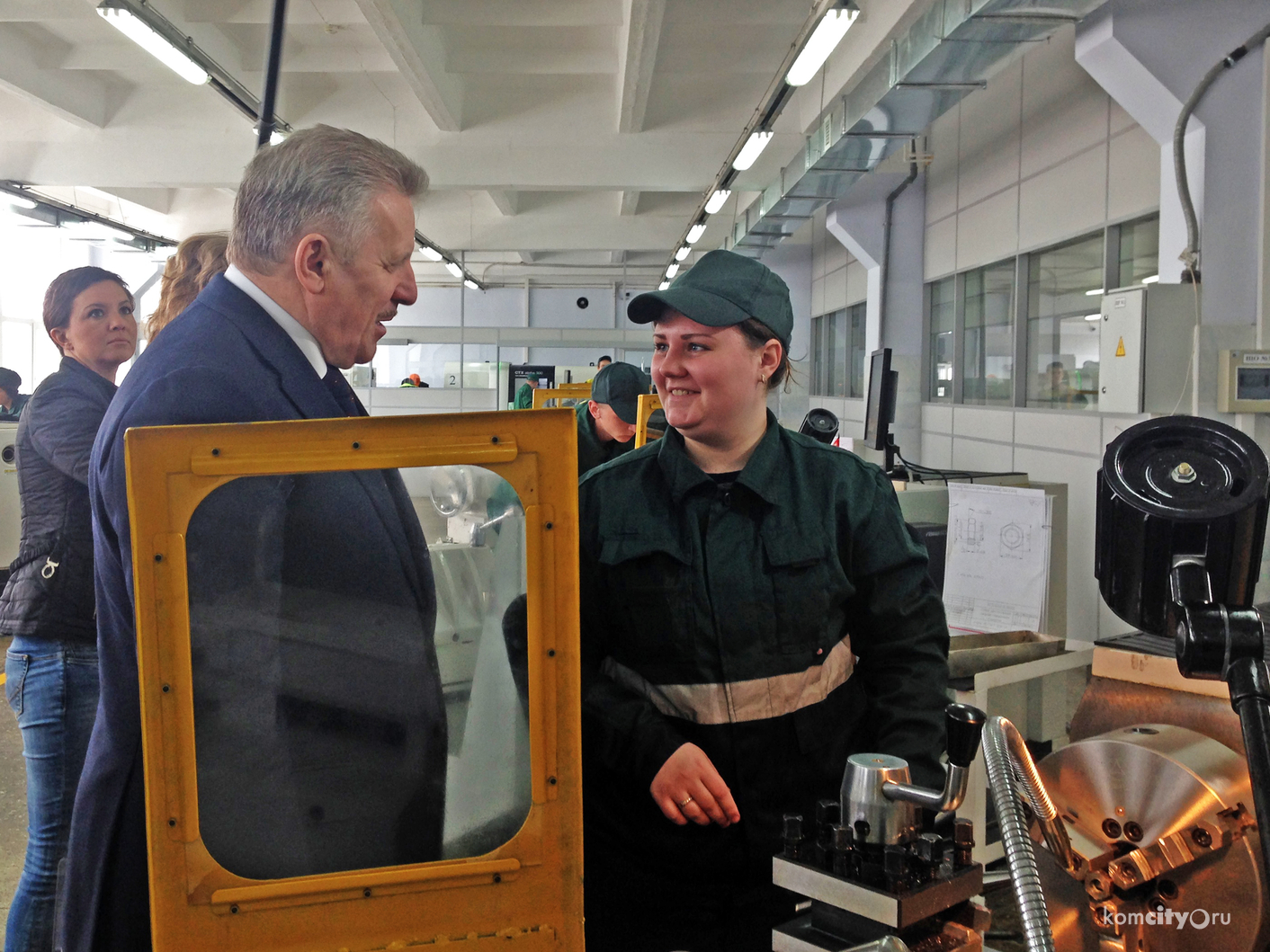 С акцией «Под знаменем Победы» познакомили Вячеслава Шпорта студенты авиационного лицея