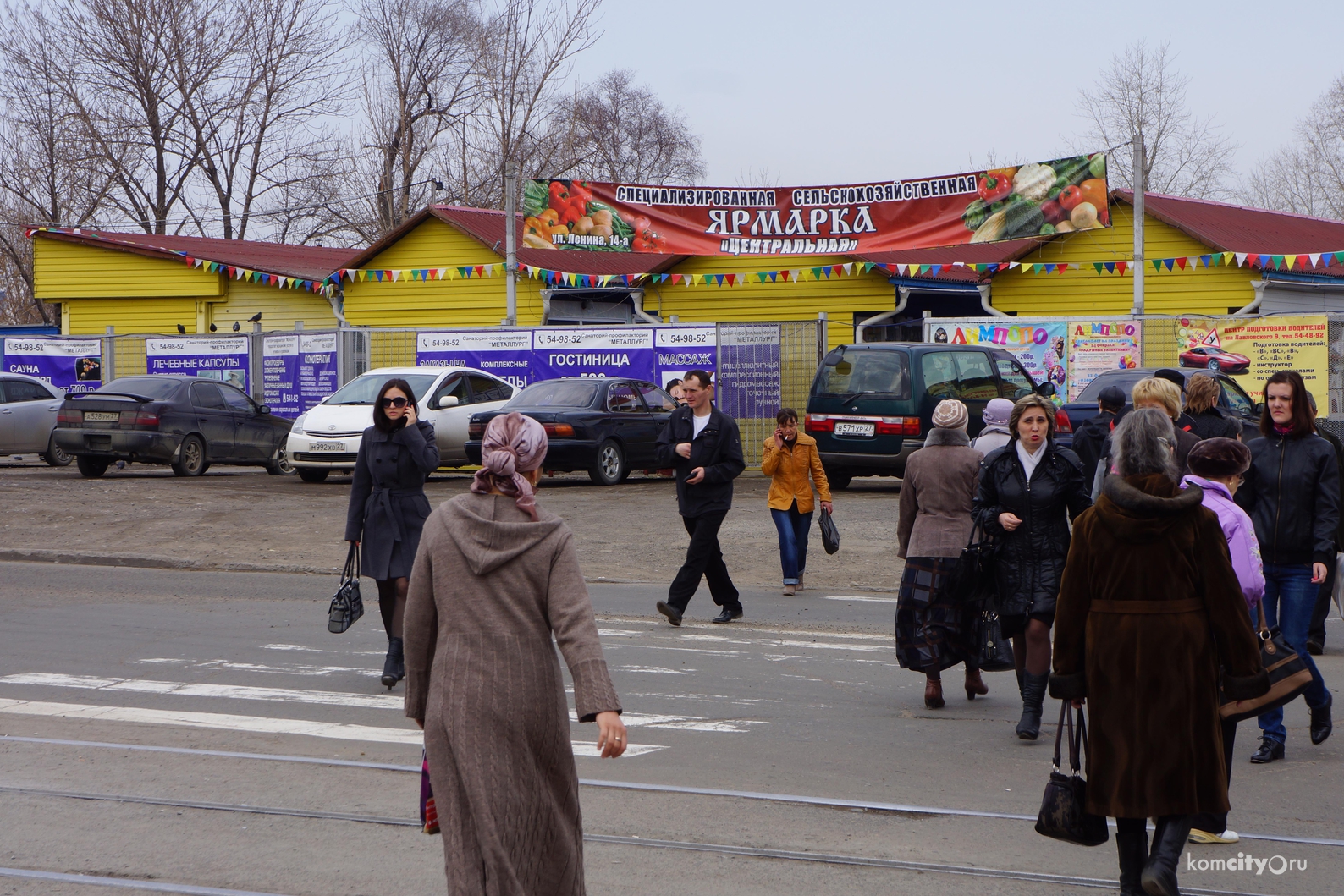 Завтра, в связи с работами по нанесению разметки, на площади Металлургов будет затруднено движение транспорта