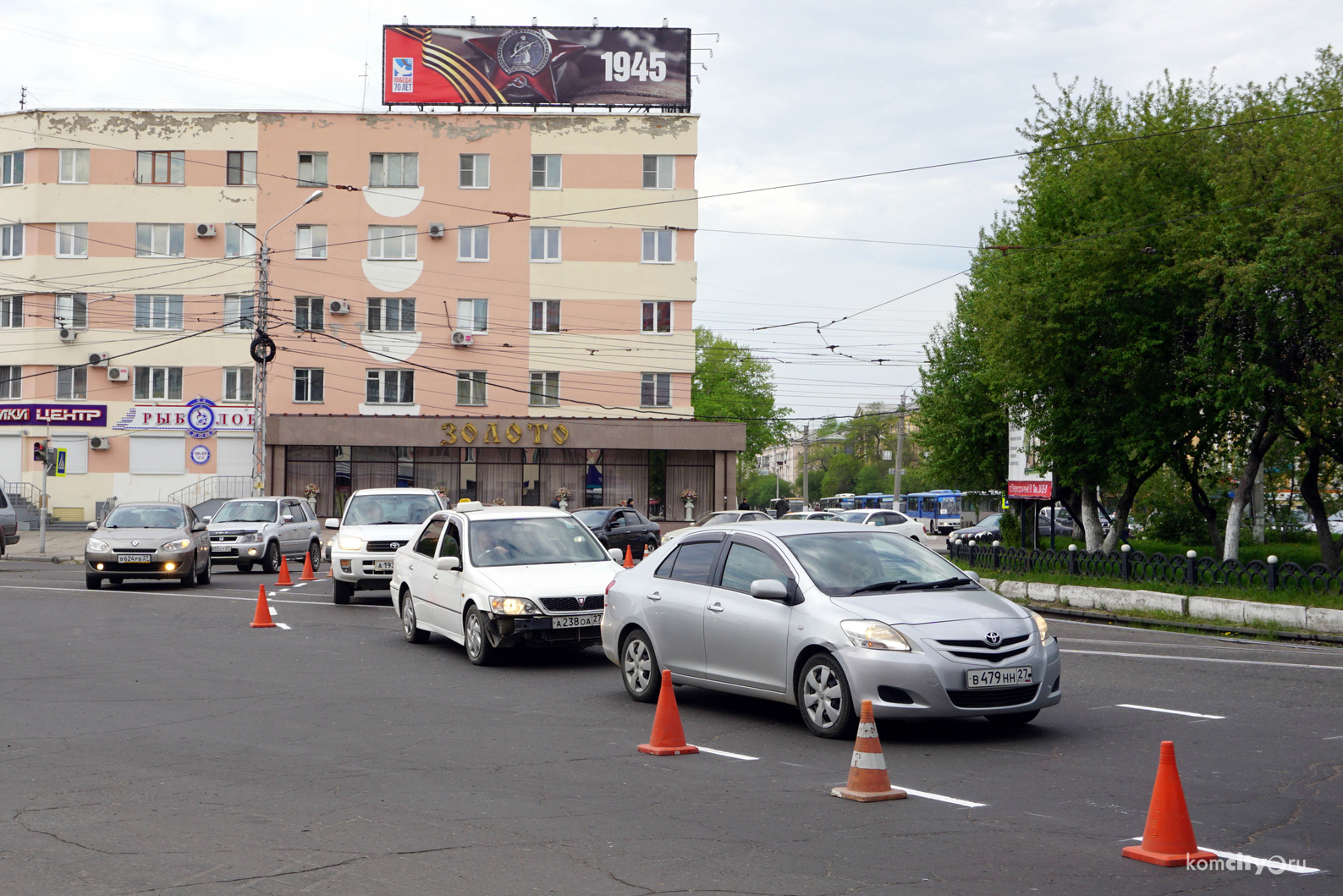 Из-за работ по нанесению разметки в районе площади Металлургов затруднено движение транспорта