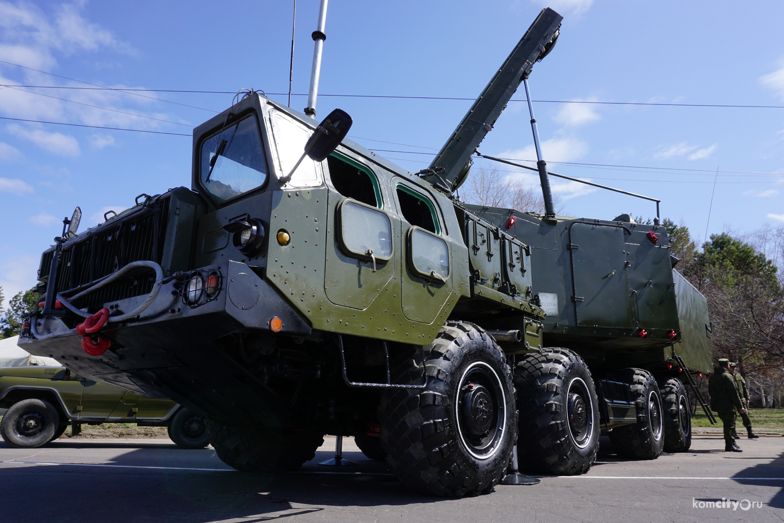 На улице Дзержинского разместили военную технику