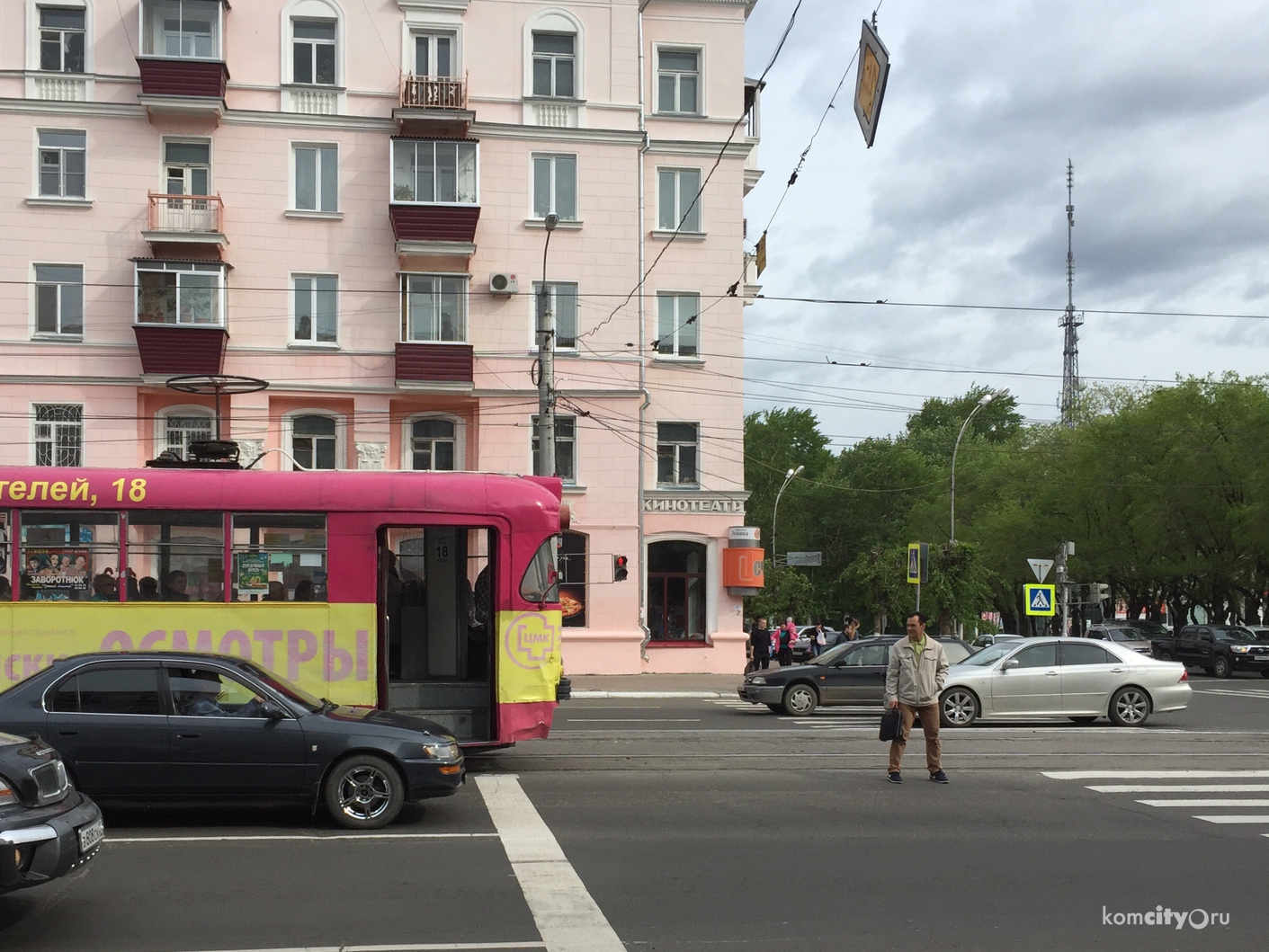 Разыскивается водитель белого Ниссан АД с цифрами 711 в номере, сбивший пенсионерку на пл. Ленина