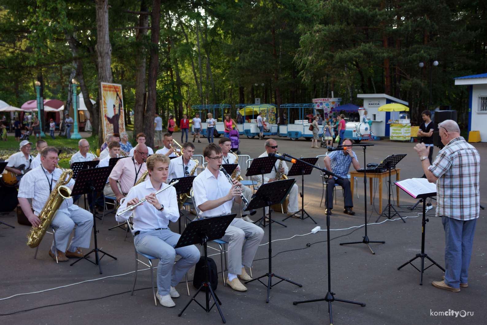 Выступления оркестра под управлением Юрковского в парке Гагарина теперь можно услышать по воскресеньям