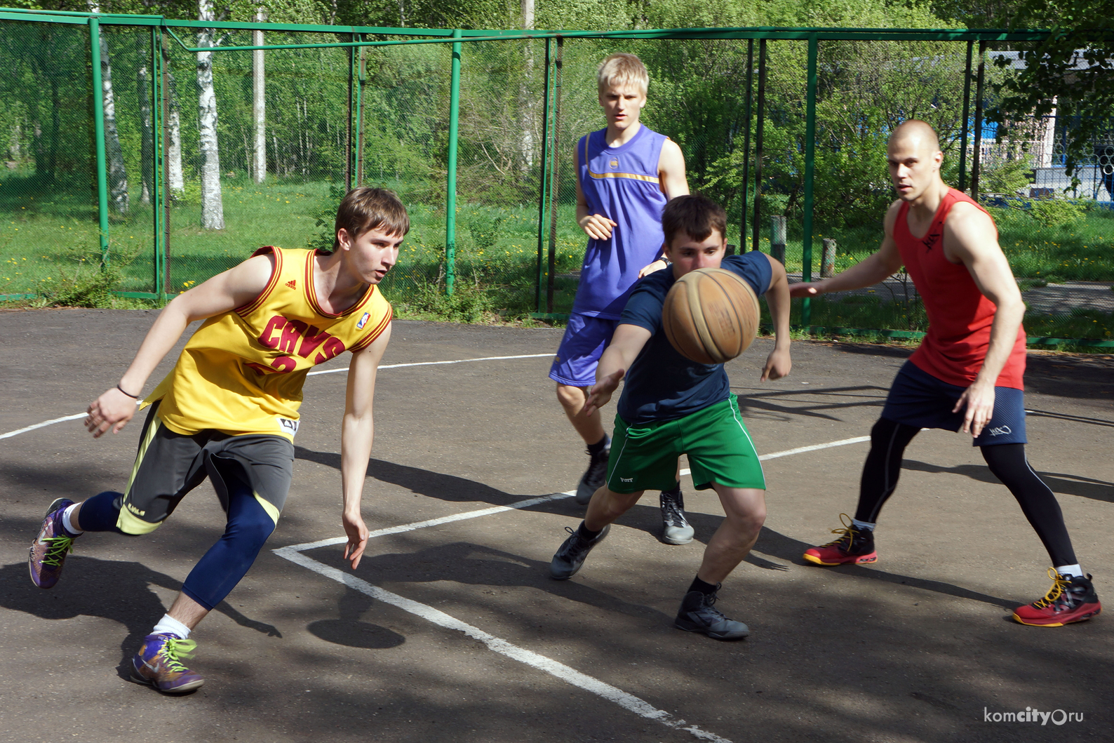 Соревнования по стритболу прошли в парке Гагарина