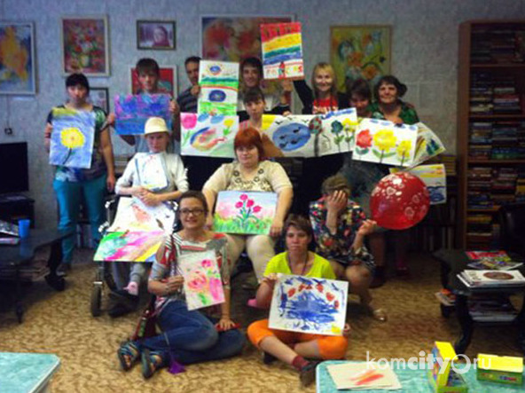 Творческие люди города Юности посетили дом престарелых и инвалидов и провели художественный мастер-класс