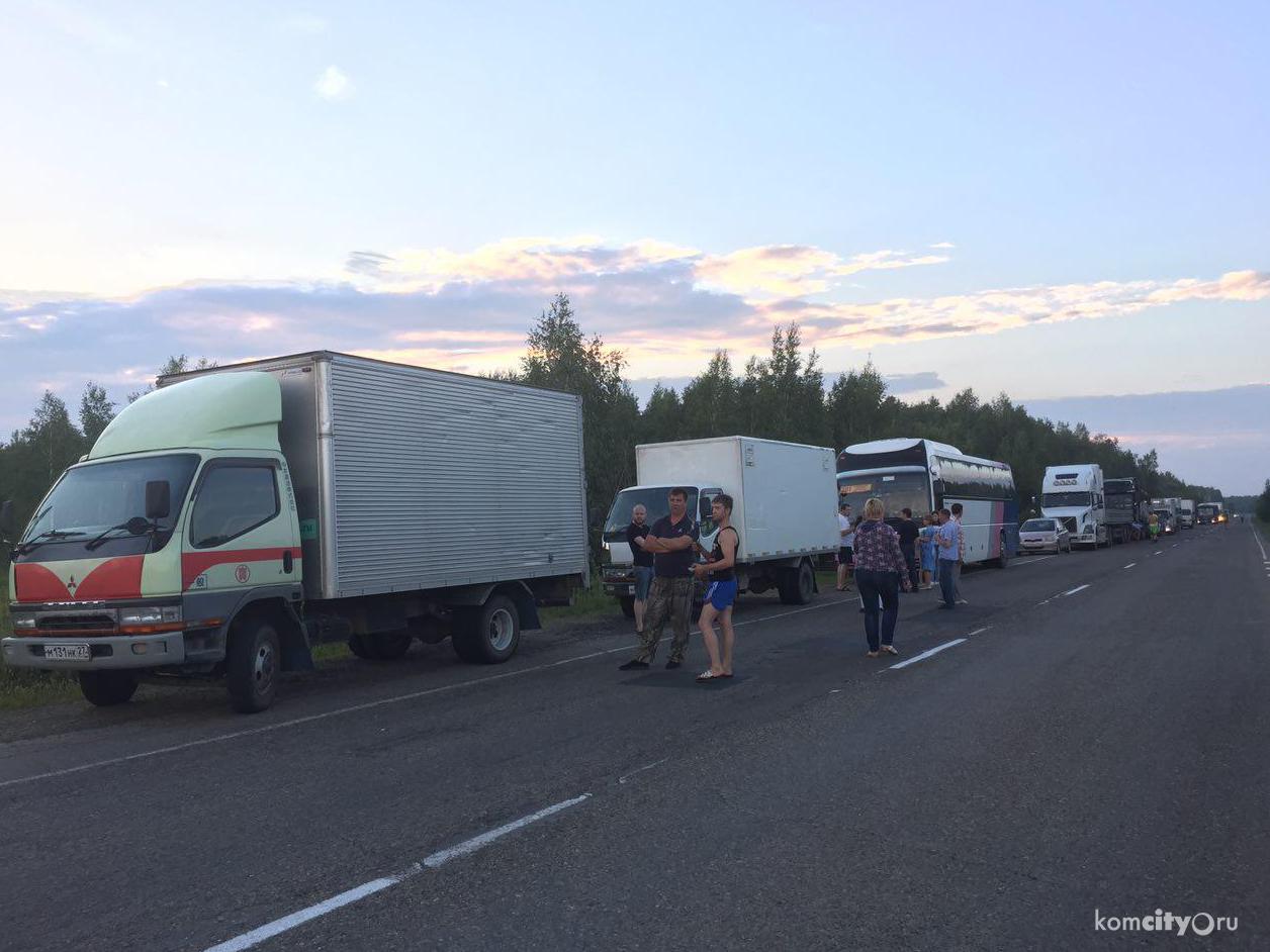 Из-за столкновения автобусов трассу Комсомольск — Хабаровск хотели закрыть до 6-ти утра, но вовремя одумались