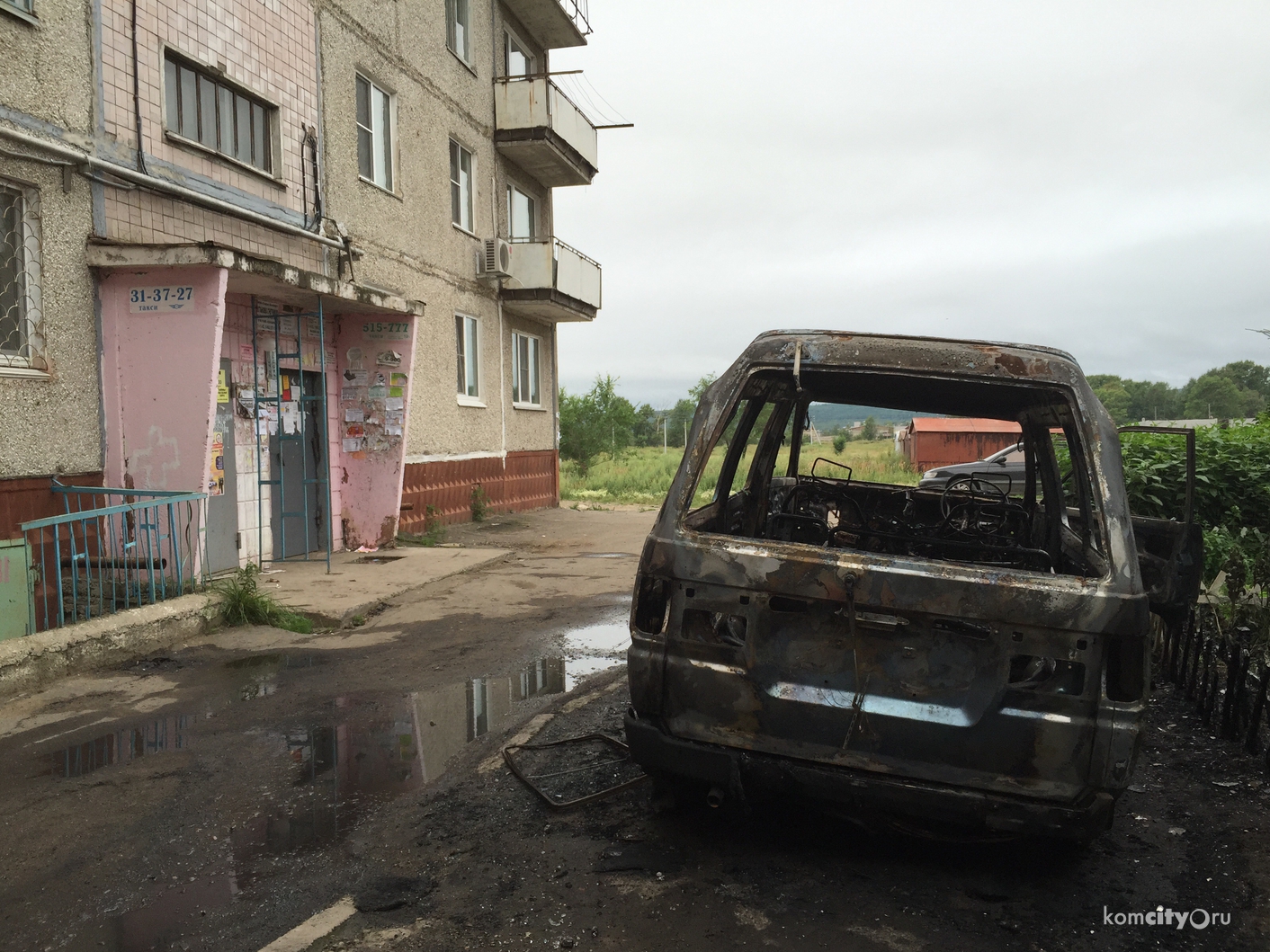 Два автомобиля сгорели в Комсомольске сегодня ночью