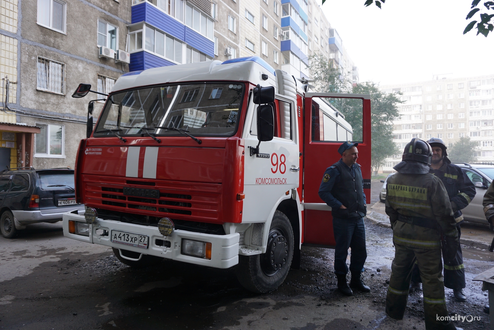 Пожарные по автолестнице эвакуировали жильцов задымлённой многоэтажки