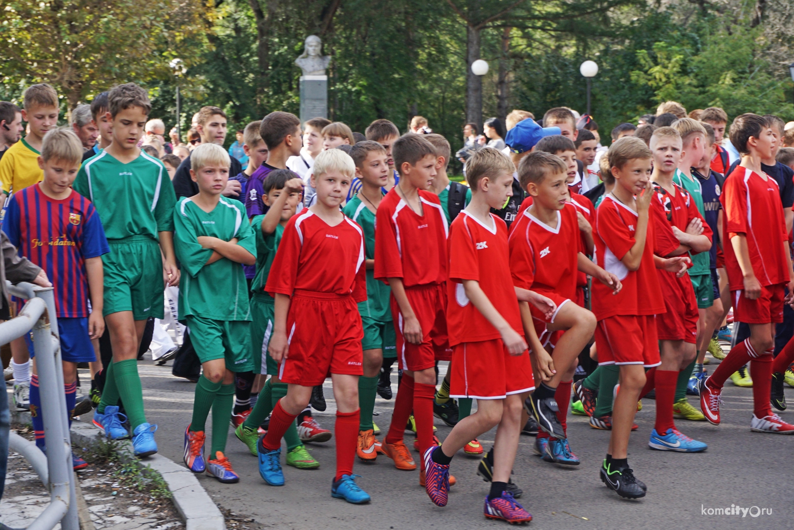 Комсомольчане «вышли на старт» в рамках спортивного праздника и шествия по проспекту Мира
