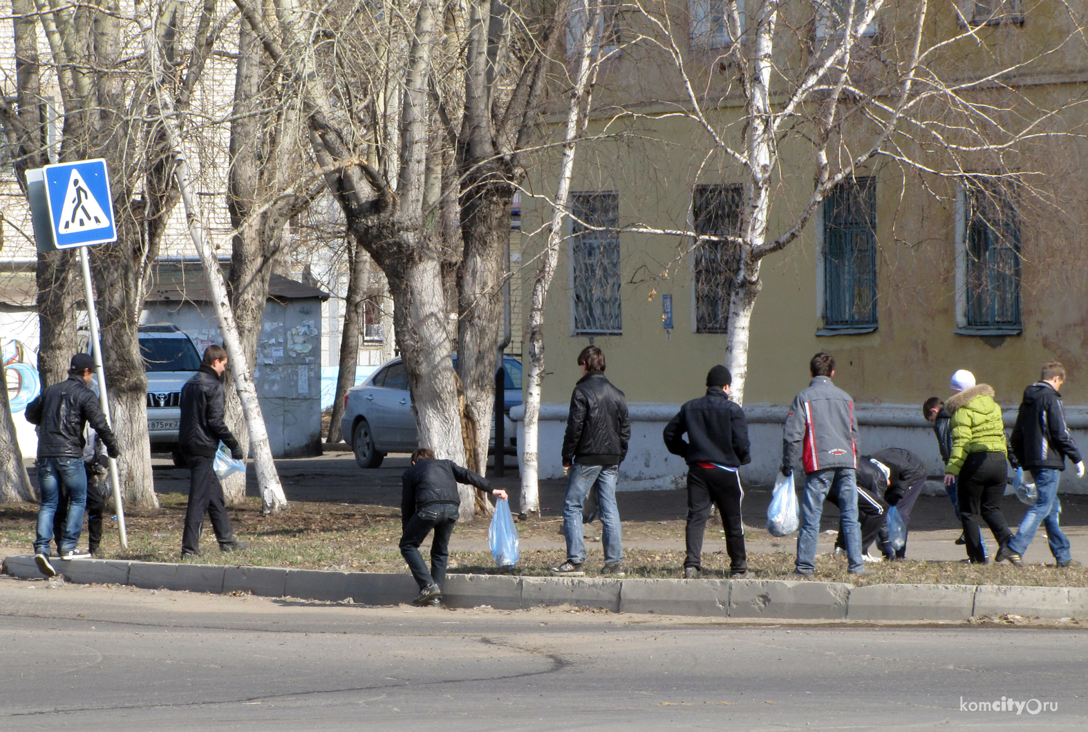 Работники некоторых городских предприятий вышли на субботник только в понедельник или отложили уборку на неделю