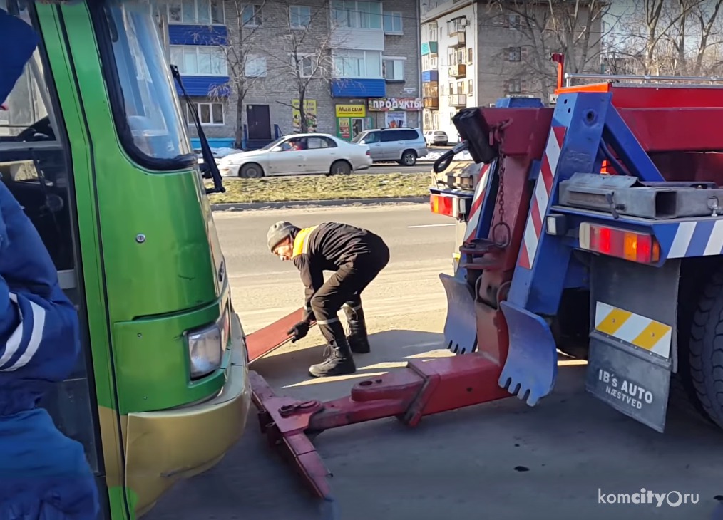 В Комсомольске-на-Амуре выявили случай перевозки пассажиров водителем автобуса, не имеющим прав