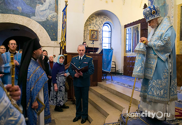 Настоятеля собора Святого пророка Илии наградили медалью МЧС России