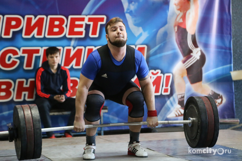 Комсомольские тяжелоатлеты вернулись с наградами с чемпионата края