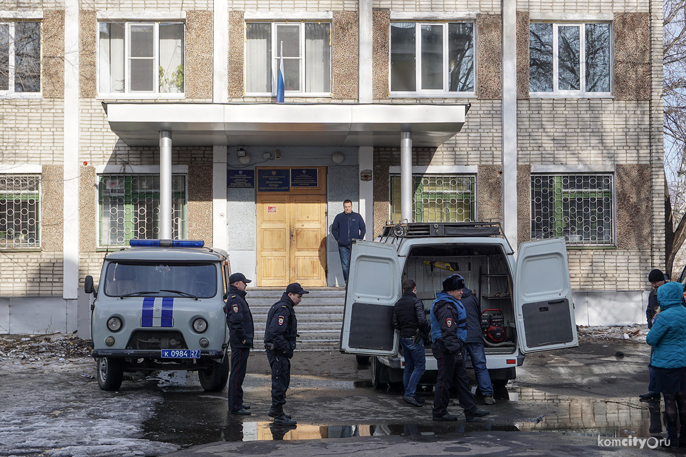 Возле здания городской прокуратуры нашли гранату