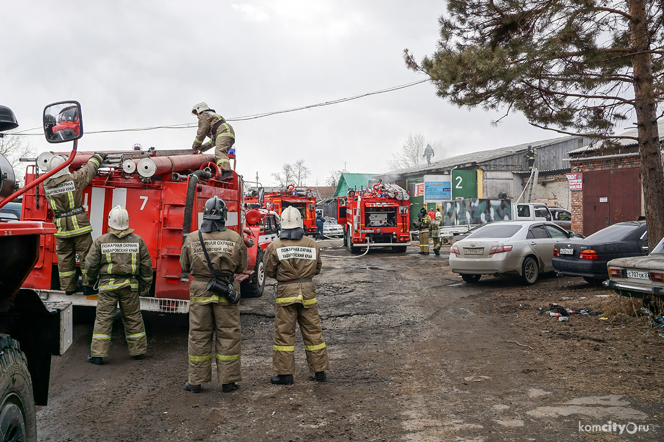 На Базовой тушат станцию техобслуживания