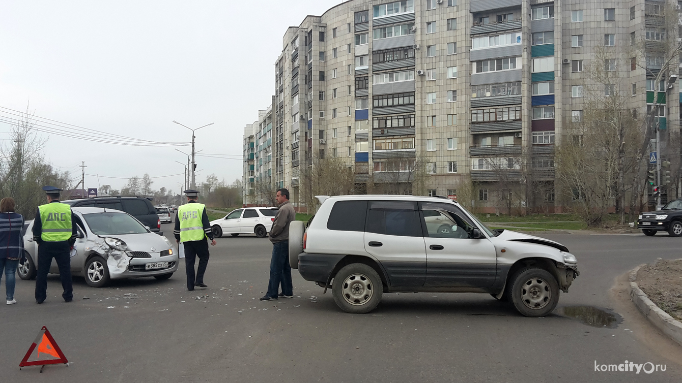 В столкновении самодельной машины и «Ниссана Марч» пострадала несовершеннолетняя пассажирка