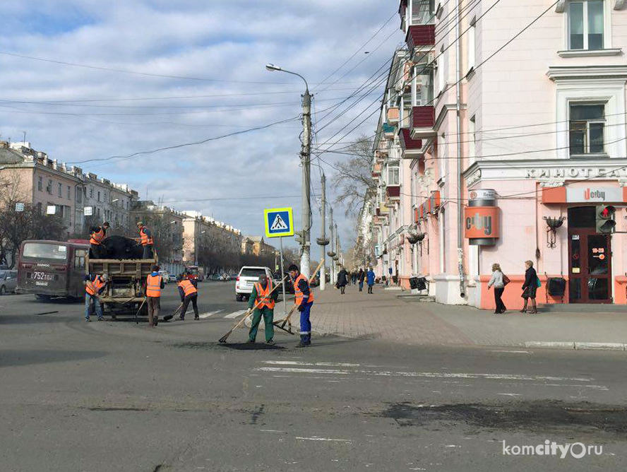 С подрядчиком, некачественно выполнявшим ямочные ремонты, разорвали муниципальные контракты, деньги за брак он не получит