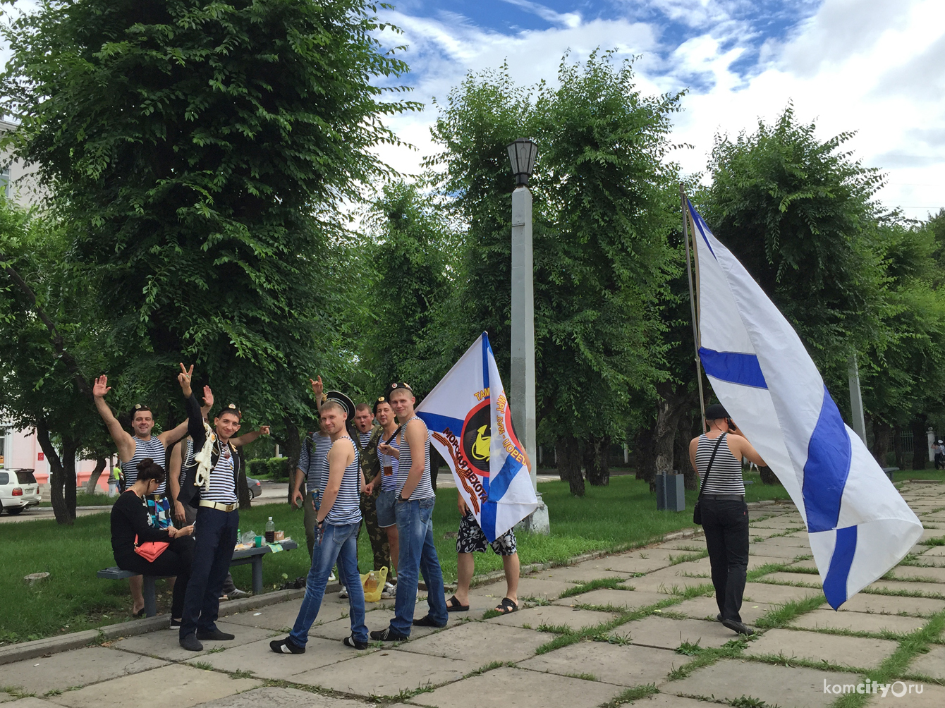 Флаги и тельняшки: в Комсомольске-на-Амуре празднуют День ВМФ
