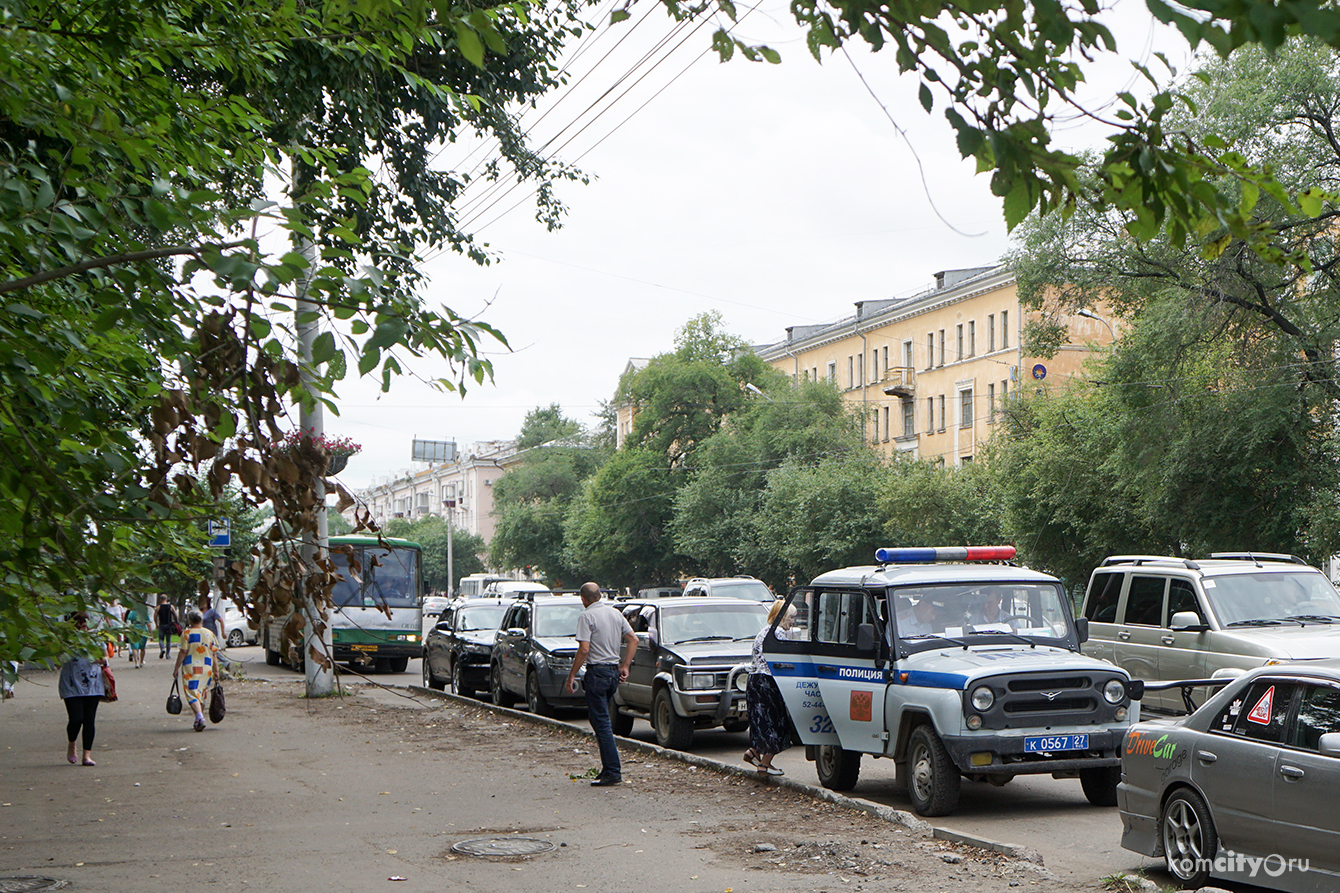 В Комсомольске-на-Амуре разыскивают белую иномарку, сбившую девочку-подростка