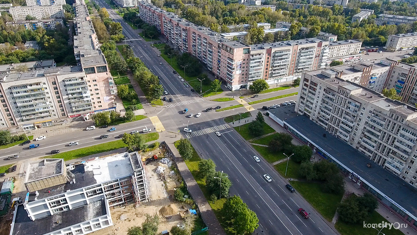 Перекрёсток Первостроителей и Комсомольской в октябре переведут на трёхфазный режим