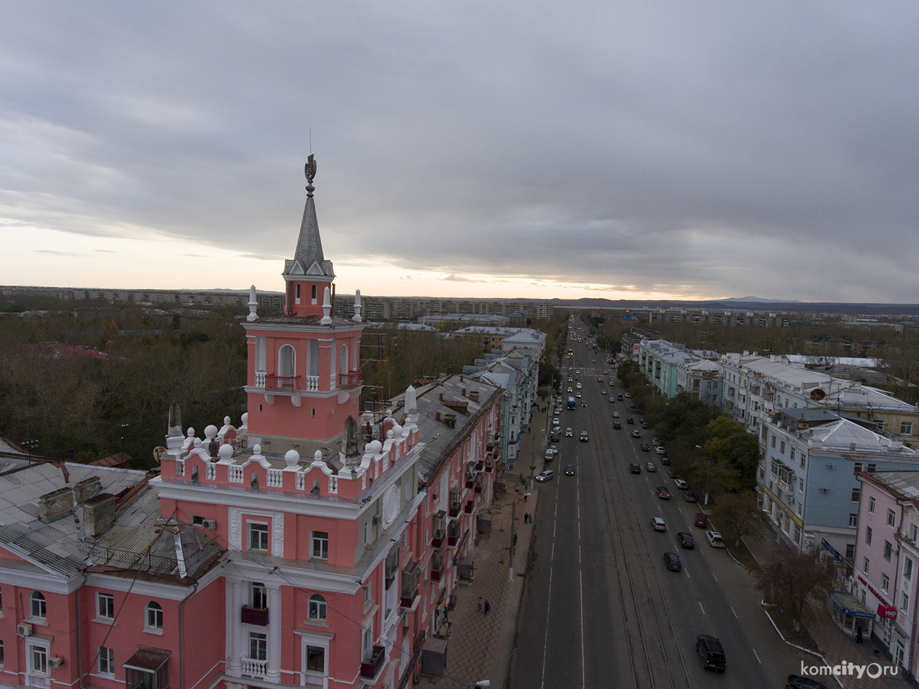 Ремонт фасада Дома со шпилем завершится позже запланированного