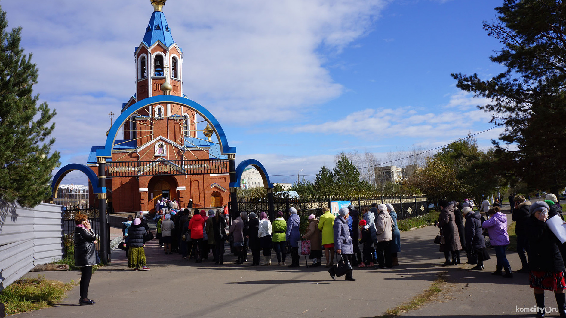 Около тысячи верующих ежедневно приходят прикоснуться к мощам блаженной Матроны Московской