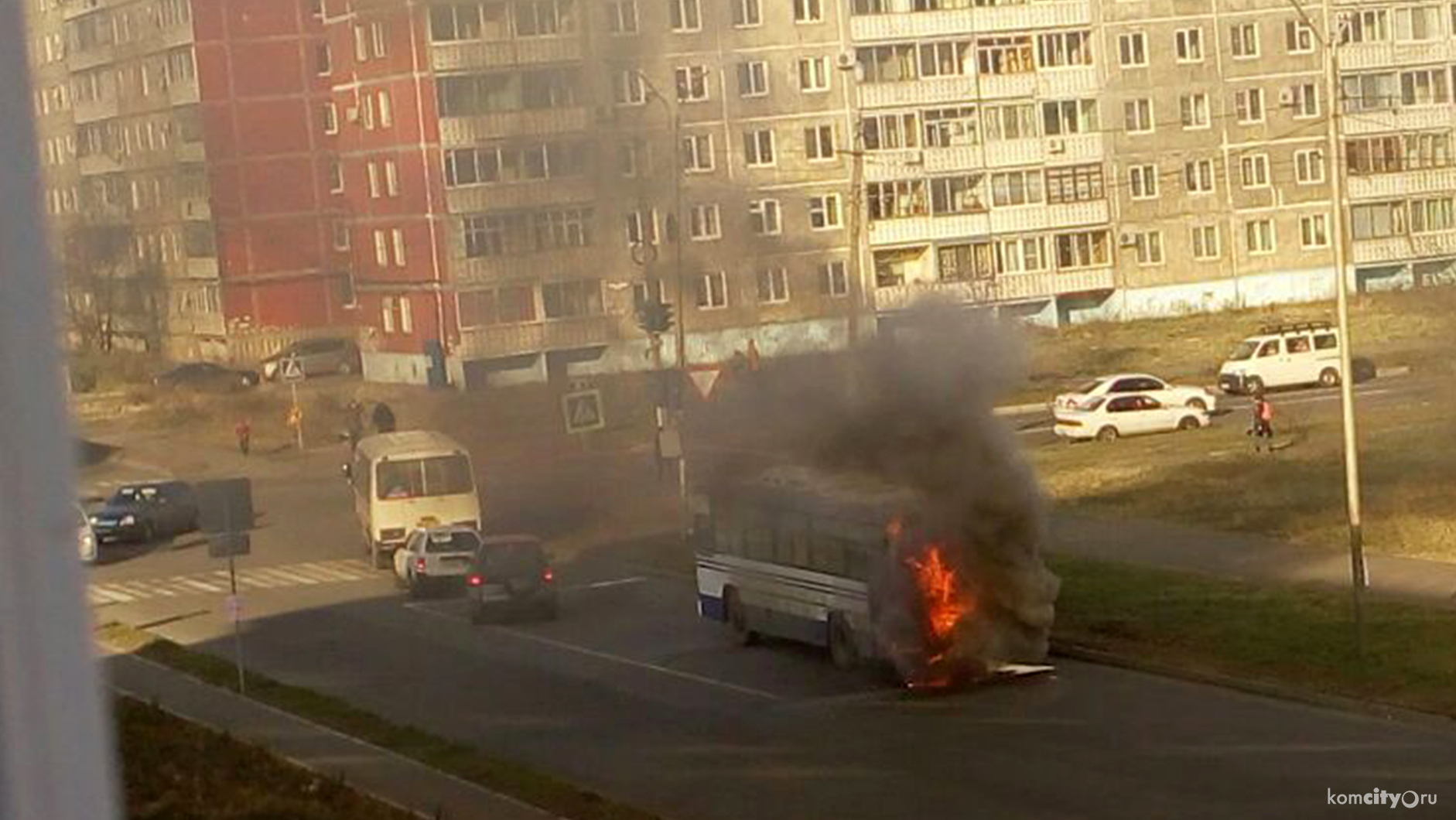 На проспекте Московском сгорел пассажирский автобус (Видео)