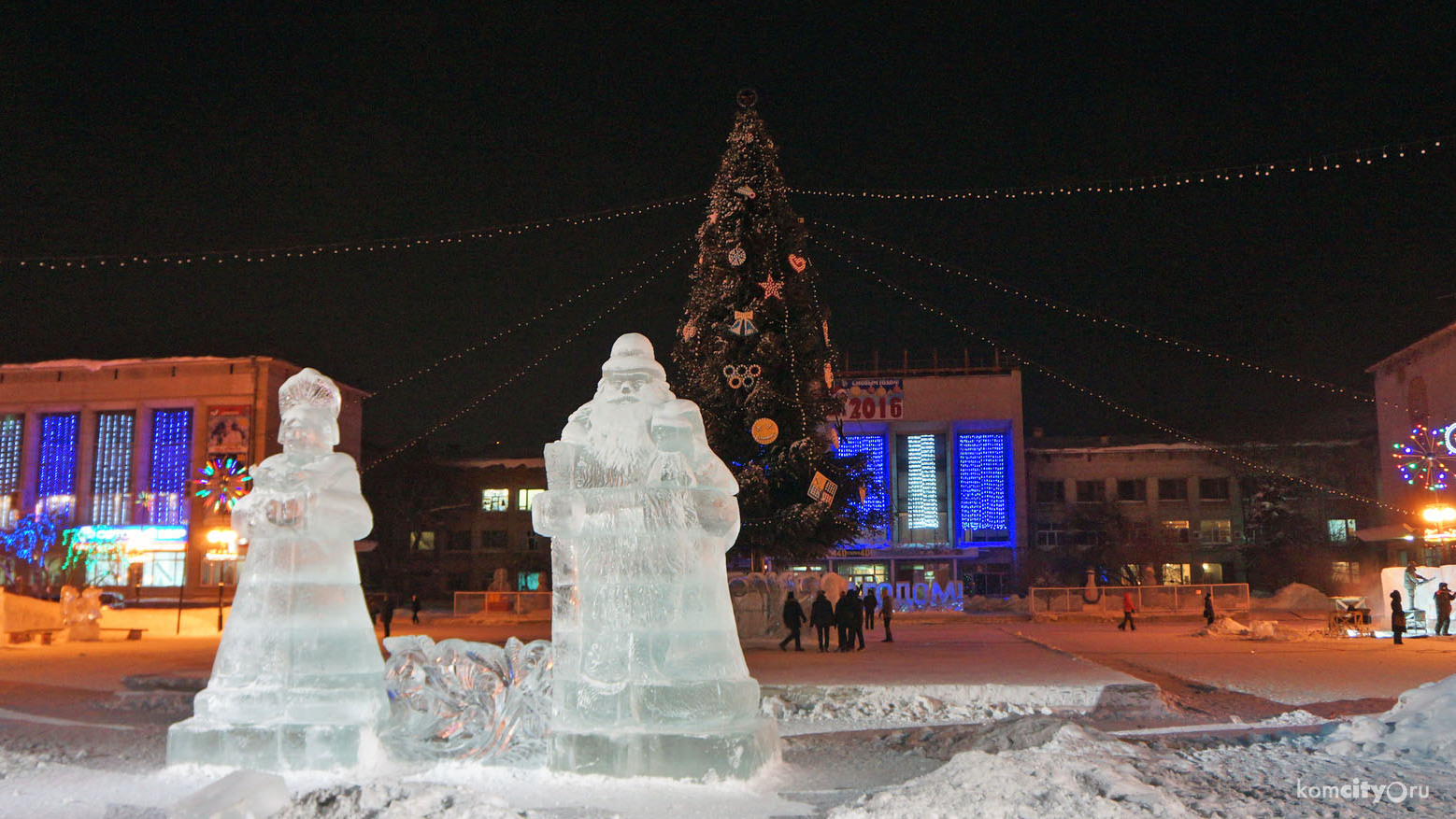Дед Мороз и Снегурочка в зимнем городке снова будут сделаны изо льда