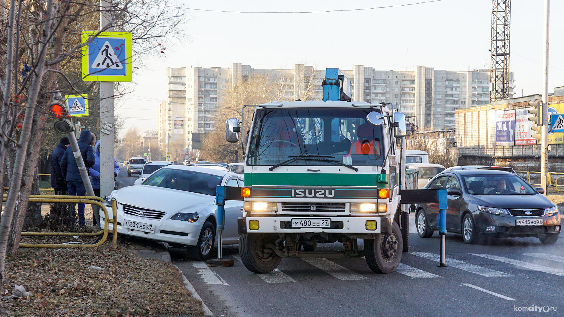 На Вокзальной «Марк 2» снёс светофорный столб