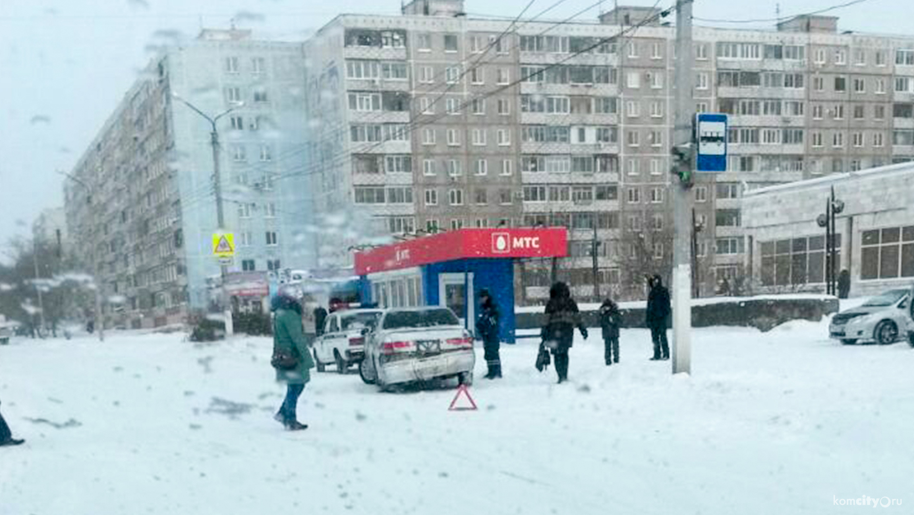 Возле администрации города и на Универсаме сбиты две женщины