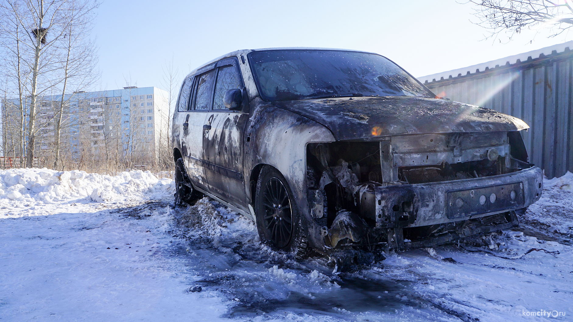 Во время пожара в автокооперативе «Амур-2» сгорел автомобиль