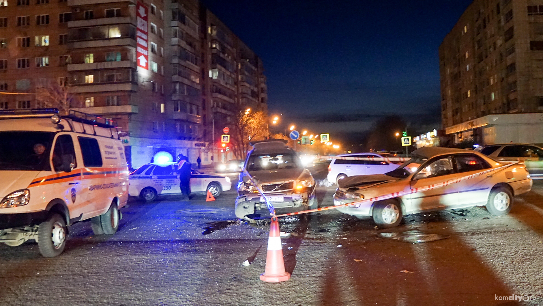 Пострадавшего в столкновении водителя спасателям пришлось вырезать из салона