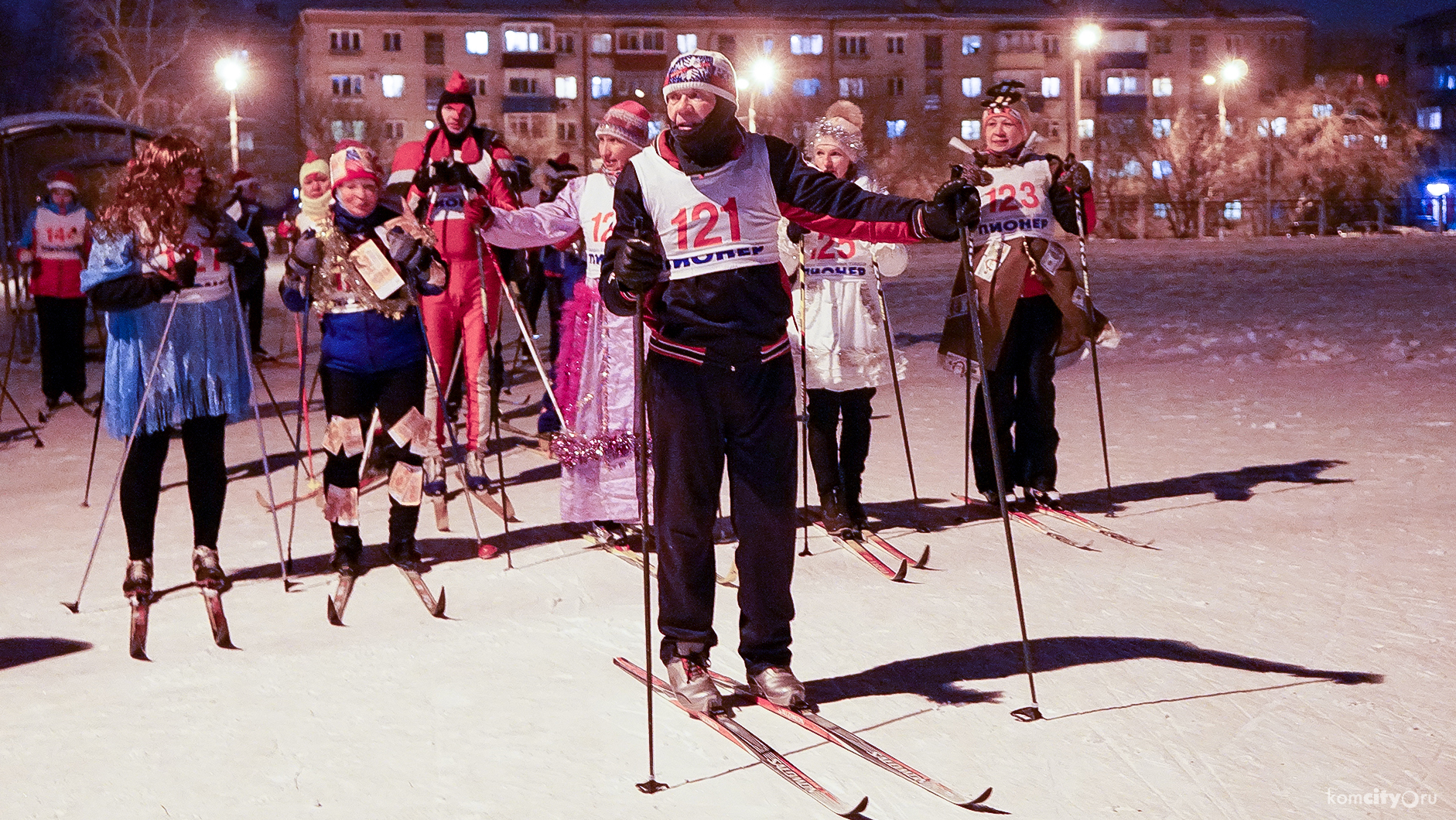 Пробег на ретро-лыжах устроили в канун Нового года комсомольские ветераны