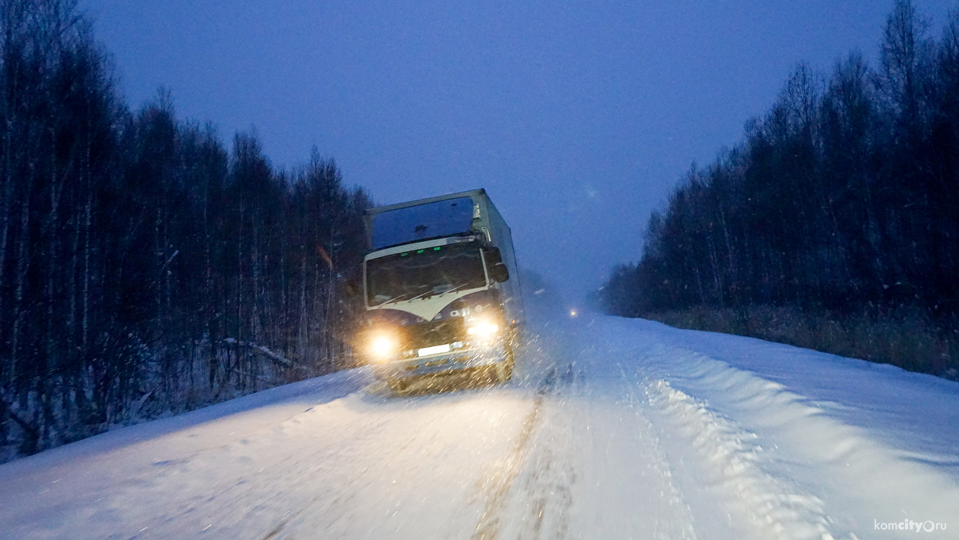 Трассу Комсомольск — Хабаровск закрыли для большегрузов и автобусов