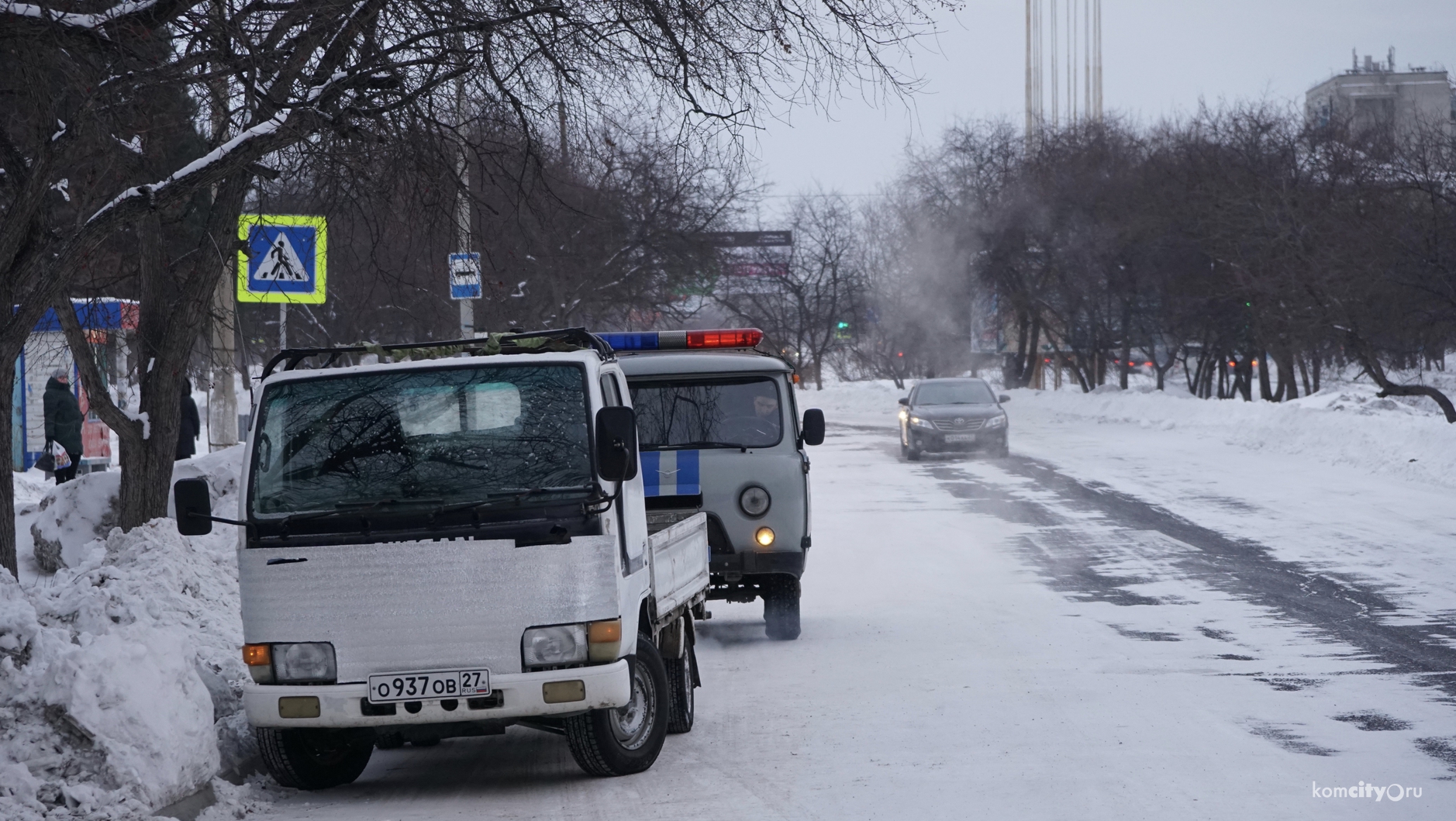 На проспекте Интернациональном грузовик сбил маму с ребёнком