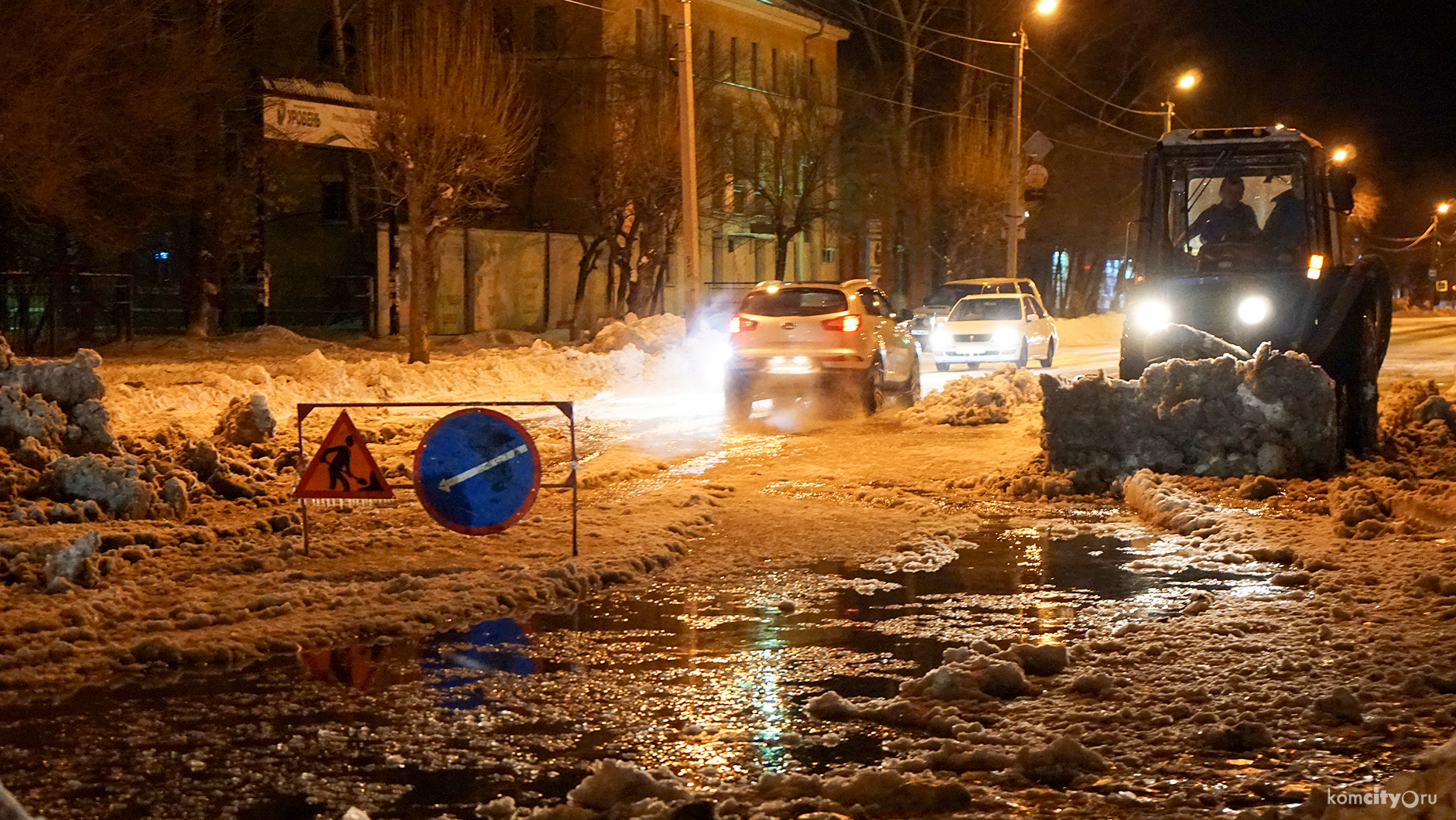 Опять прорыв: На этот раз водой оказалась залита улица Кирова