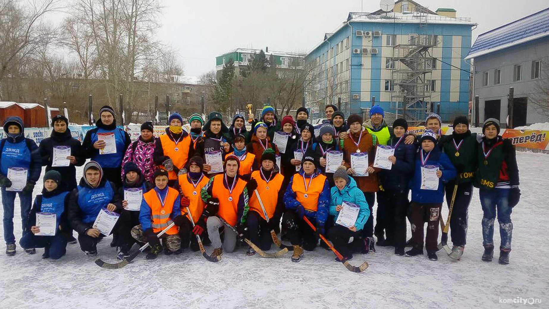 В честь Дня зимних видов спорта в Комсомольске провели школьный турнир по хоккею с мячом