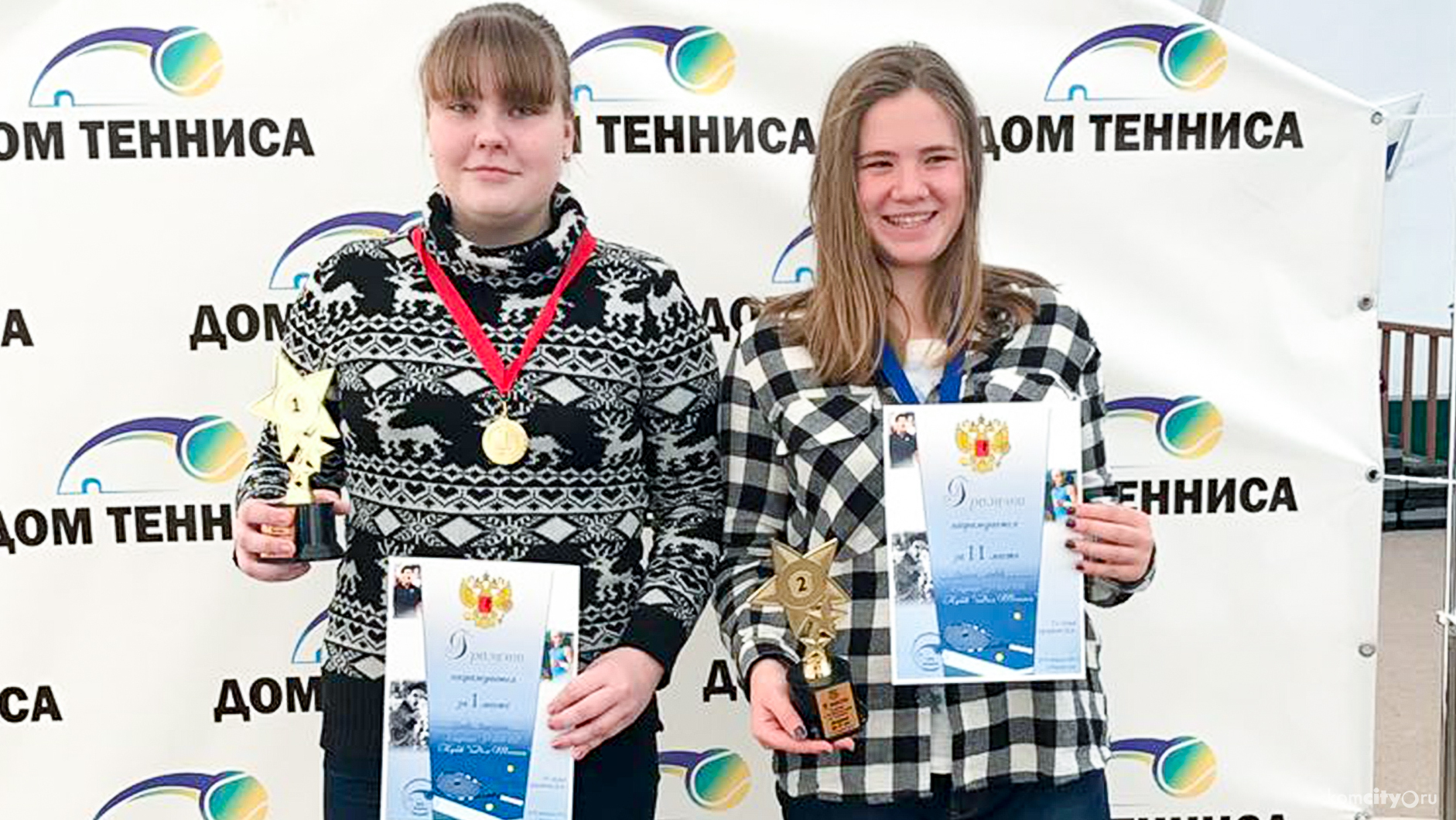 Два «золота» и «бронзу» привезли комсомольские теннисисты с владивостокского турнира