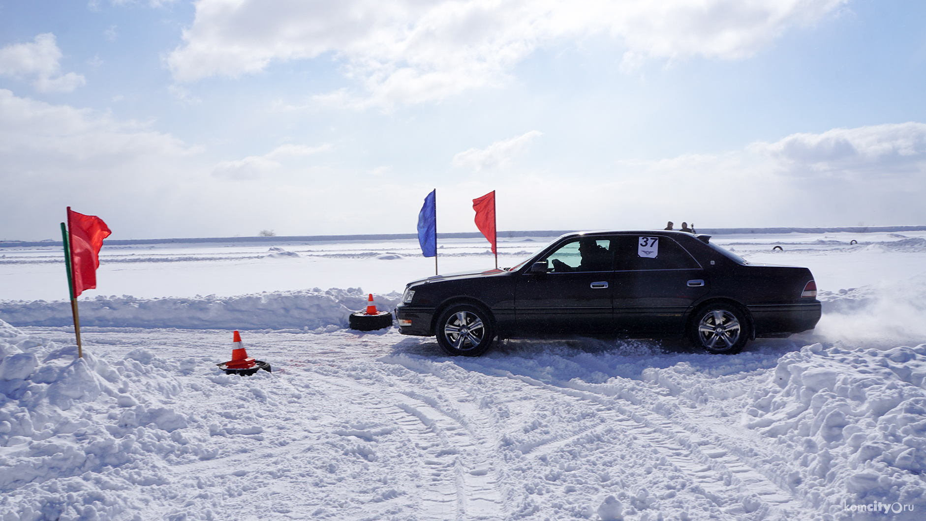 Итоги городского чемпионата по ледовым автогонкам подвели в рамках праздничных соревнований на «новом Ленина» (Видео)