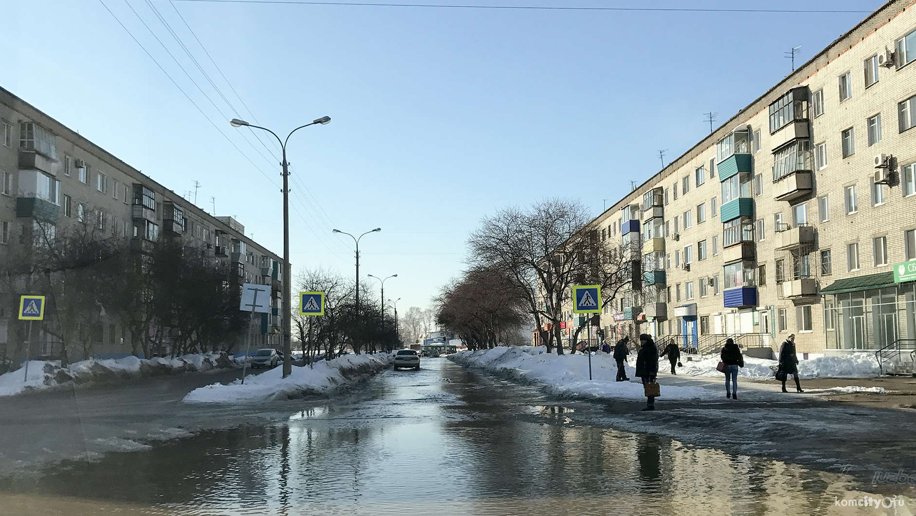 Потоп на Гамарника: Из-за прорыва водопровода дворы и проезжая часть залиты водой