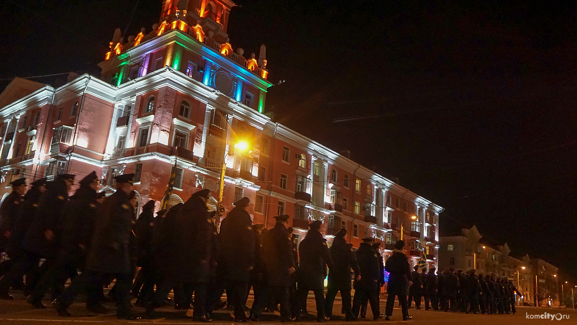 Девятимайский Марш Победы отрепетировали военные на проспекте Ленина