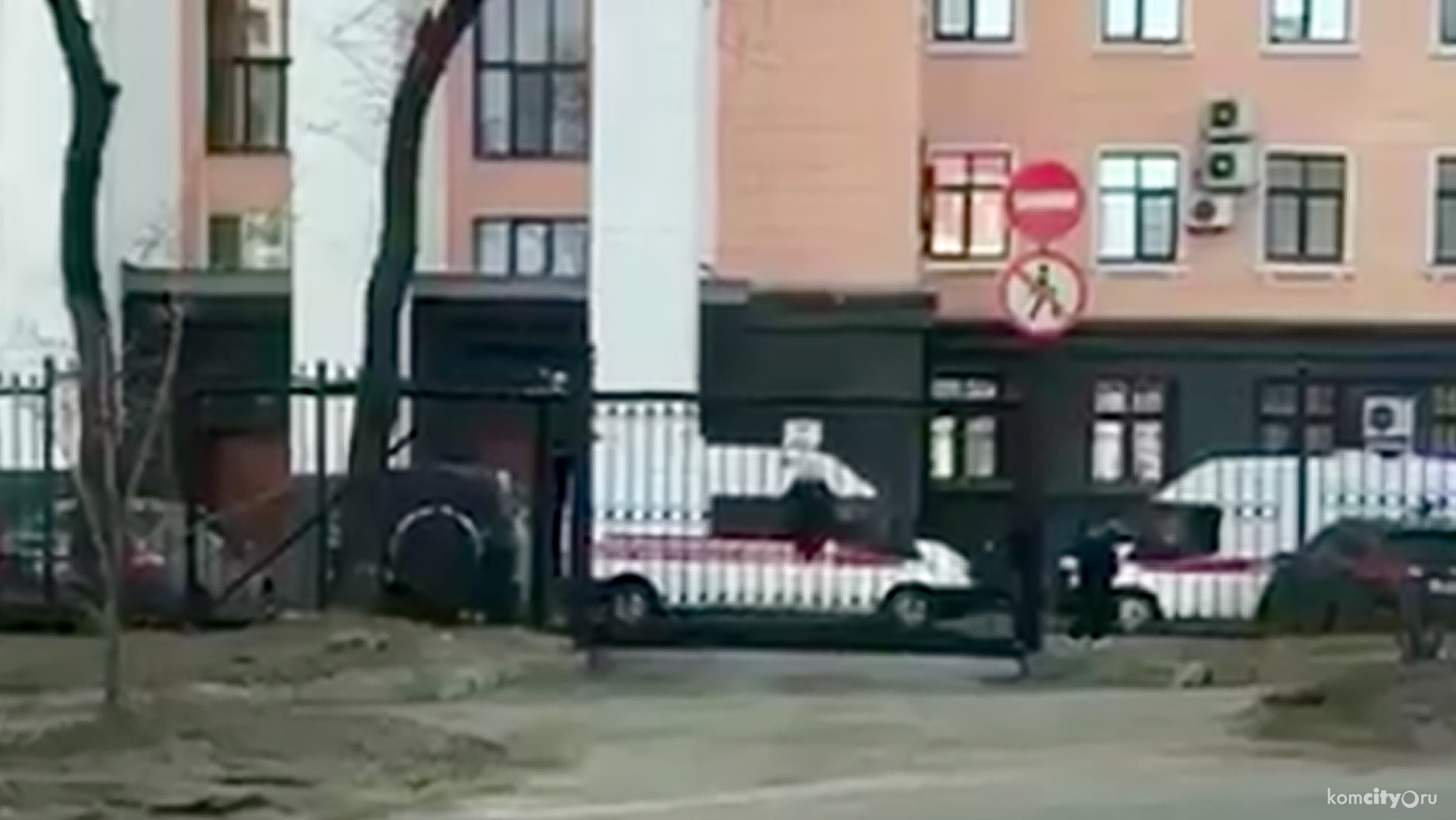 В Хабаровске напали на приёмную ФСБ, трое убиты, включая нападавшего