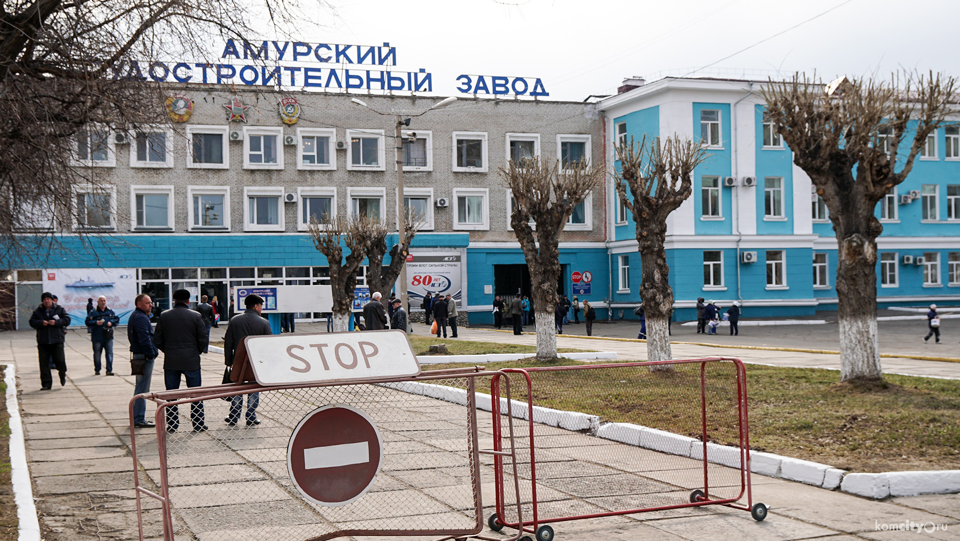 Проходные АСЗ эвакуировали из-за подозрительного пакета в урне