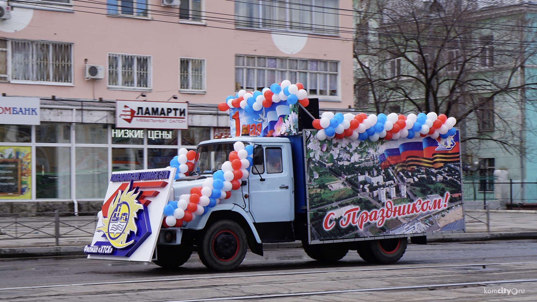 Последние приготовления: Комсомольск — в ожидании первомайского шествия