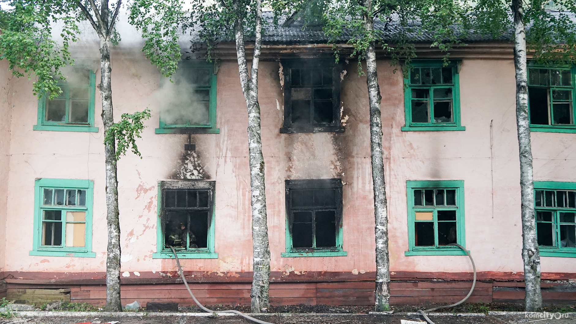 В Комсомольске задержали несовершеннолетнего пиромана, три раза поджигавшего деревянный дом на Краснофлотской