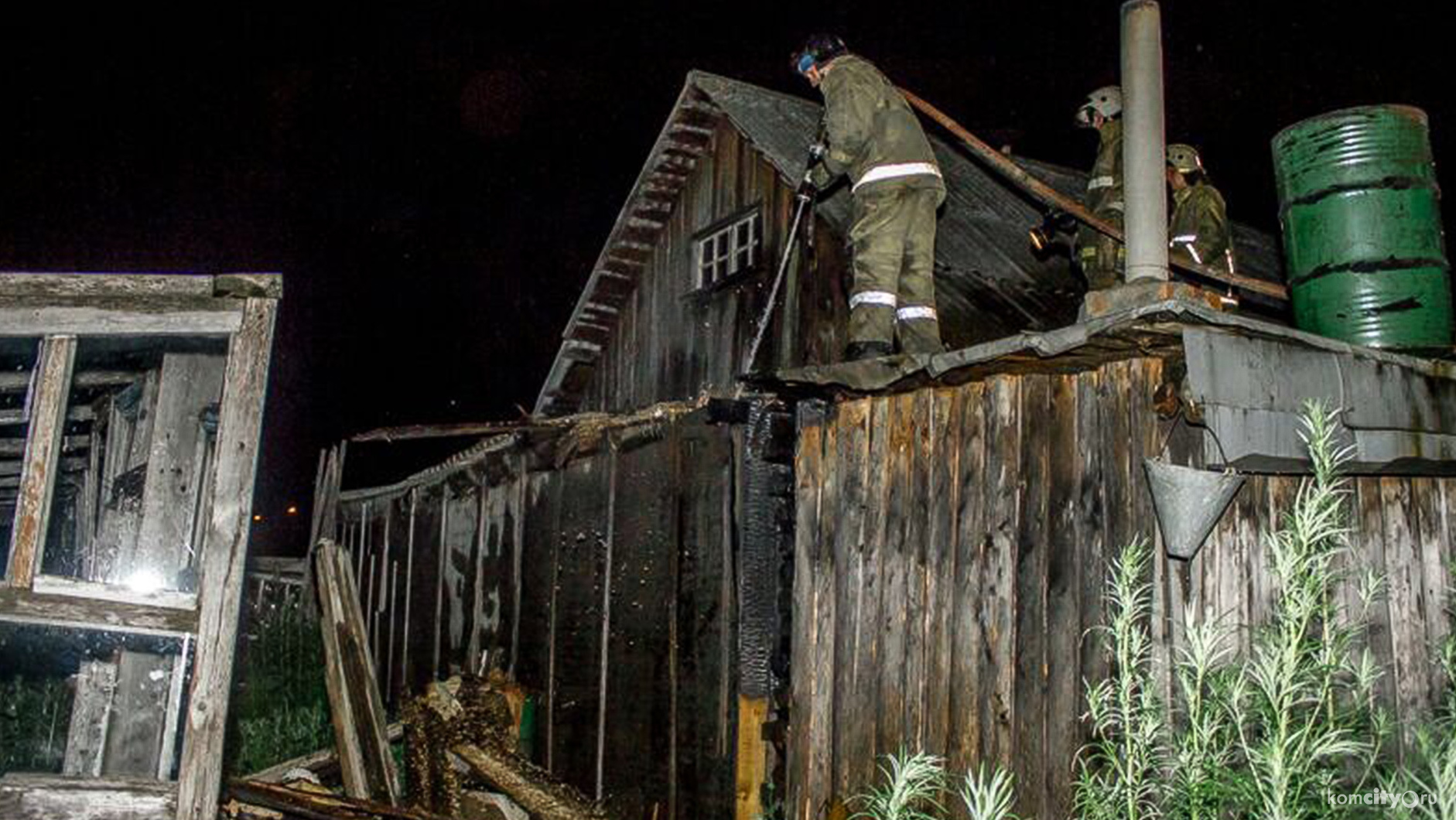 В результате пожара в деревянном доме пострадала девушка